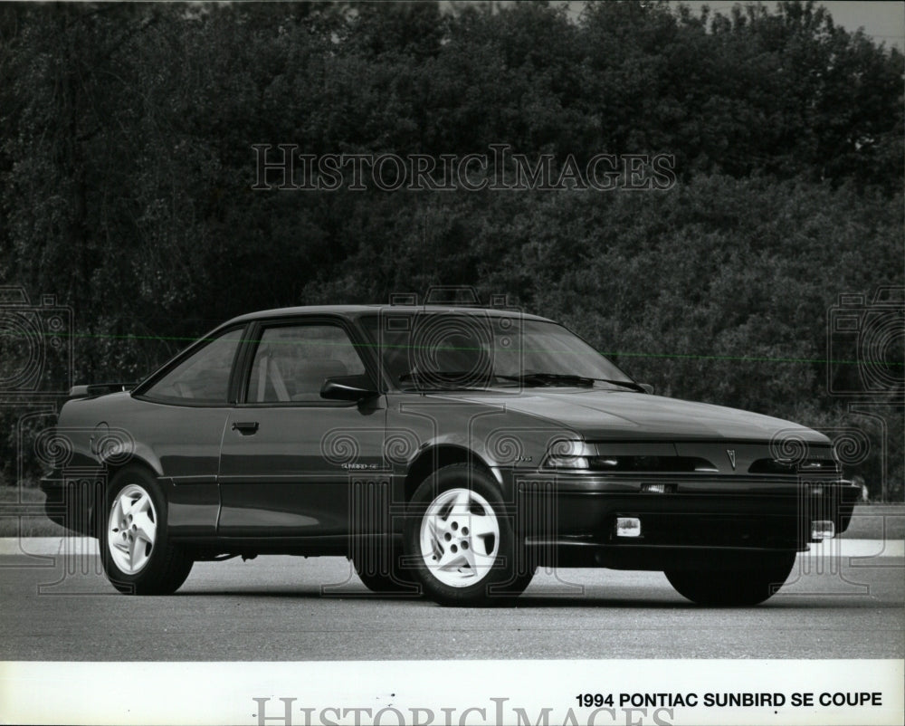 1994 Press Photo Pontiac Sunbird SE Coupe - RRW62301 - Historic Images