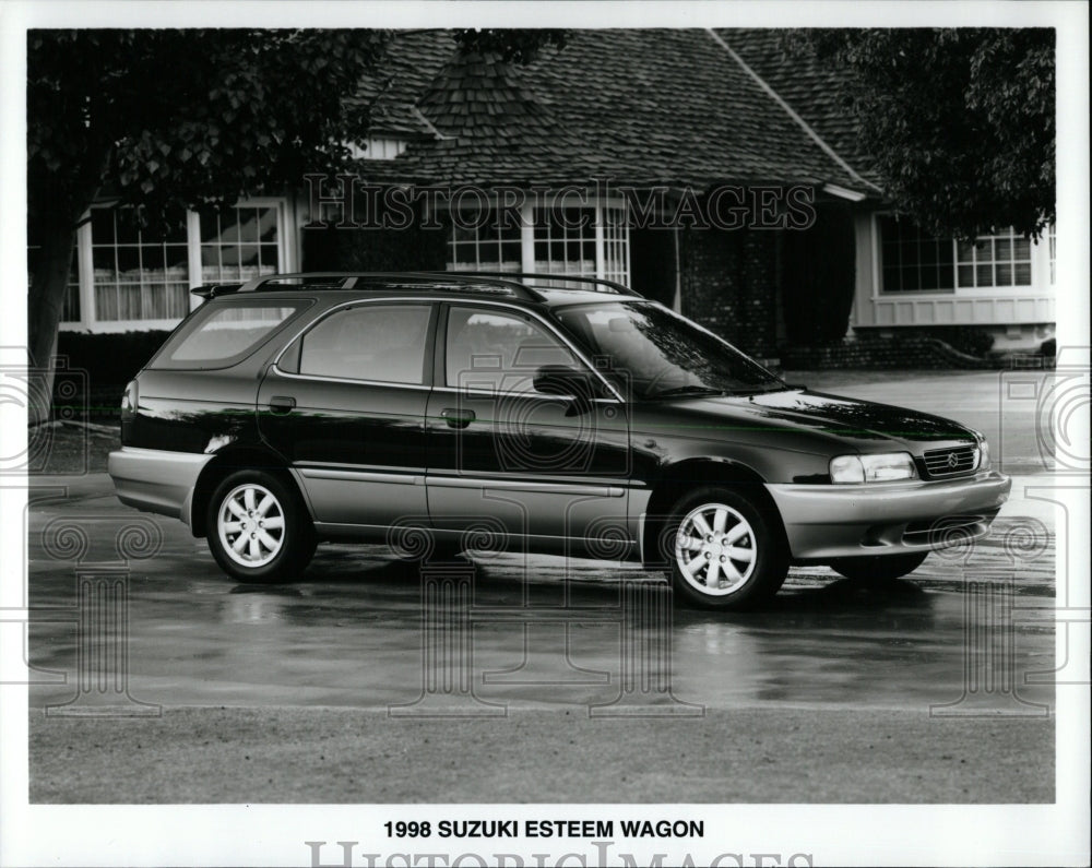 1988 Press Photo 1988 Suzuki Esteem Wagon - RRW62315 - Historic Images