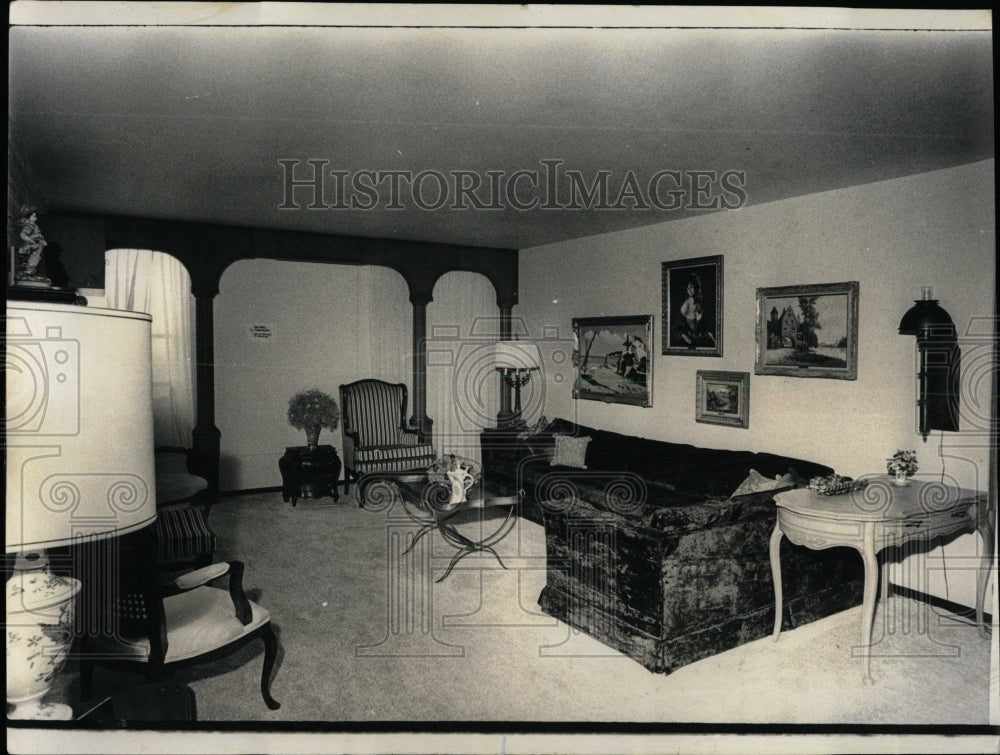 1971 Press Photo Living room with brown velvet sofa and - RRW62323 - Historic Images