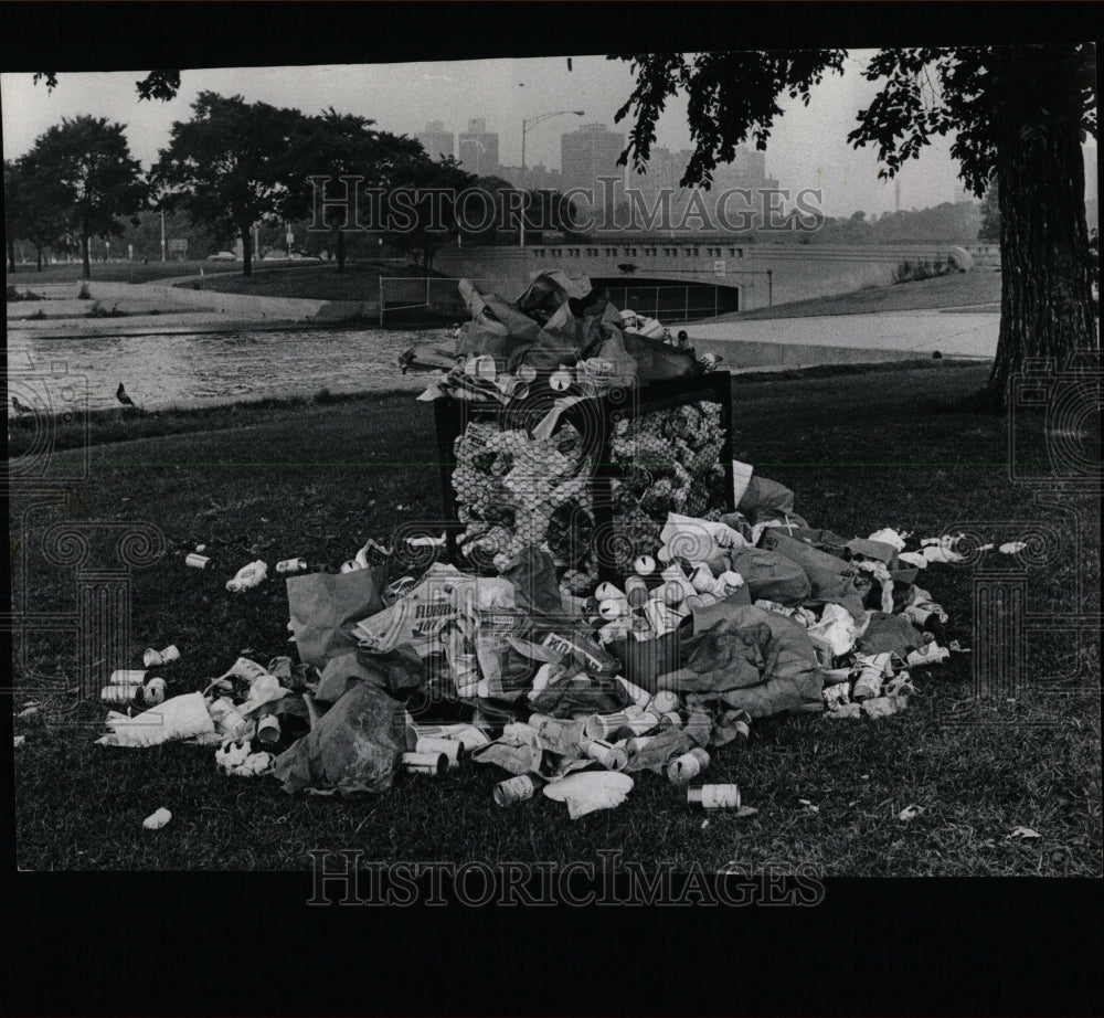 1973 Press Photo Overfilled garbage,Lincoln Park - RRW62345 - Historic Images