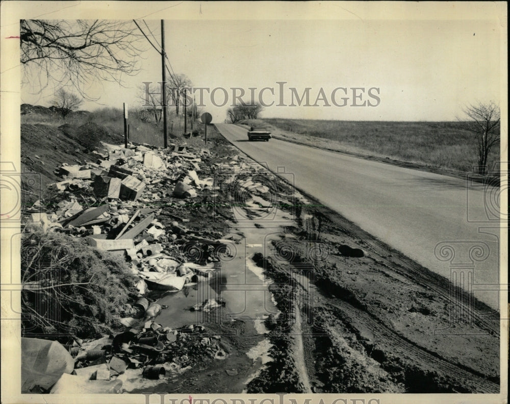 1965 Press Photo Dumping Garbage people disregared - RRW62347 - Historic Images