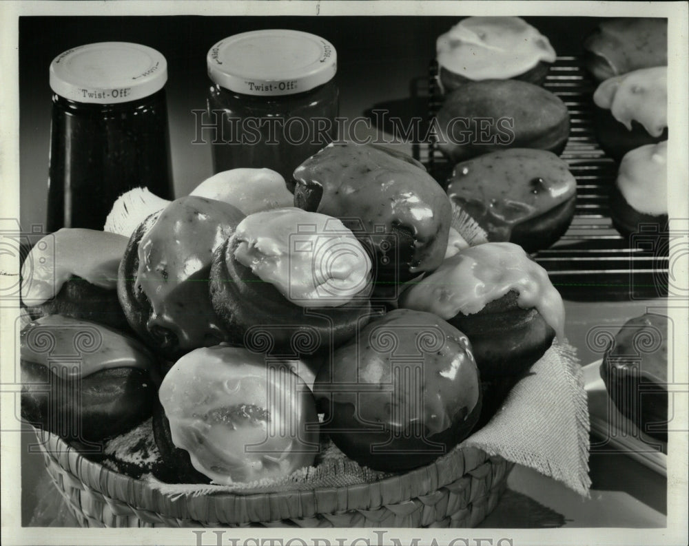 1969 Press Photo Jelly-filled Doughnuts - RRW62373 - Historic Images