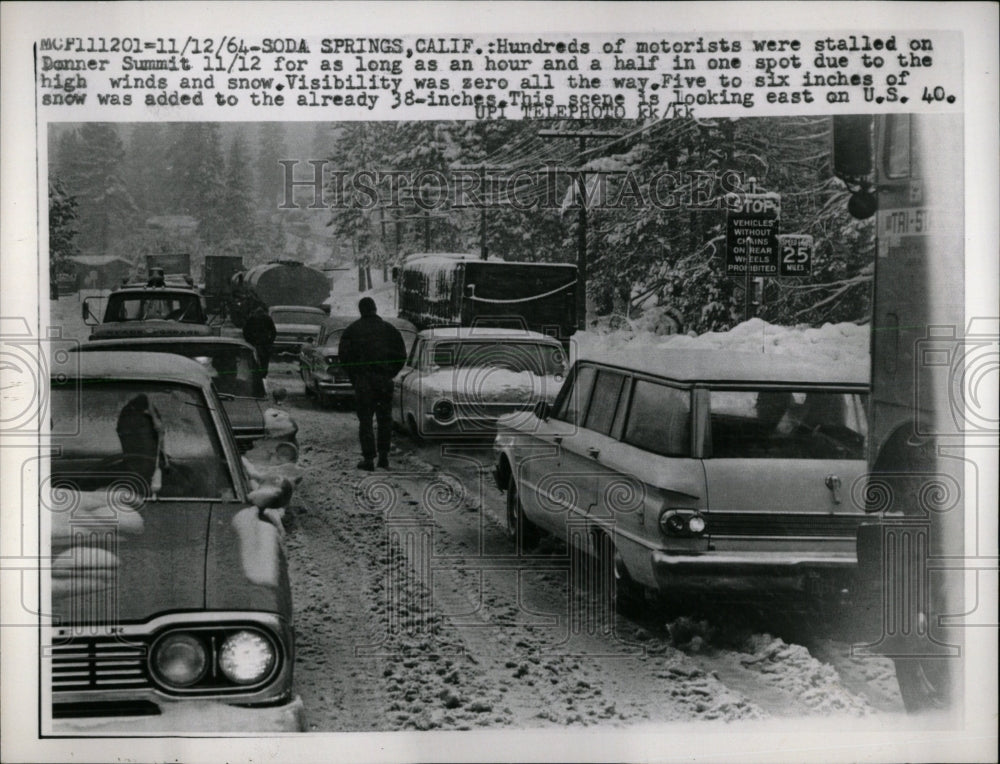 1964 Press Photo Hundreds of motorist stalled on Donne - RRW62391 - Historic Images