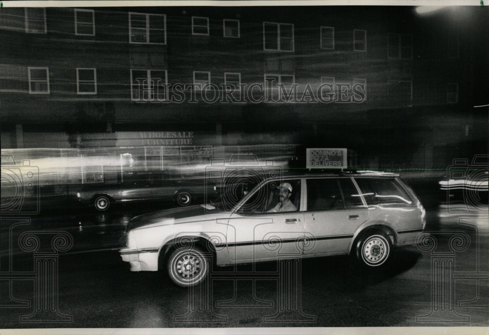 1989 Press Photo Domino&#39;s Pizza 5912 N. Clark - RRW62393 - Historic Images