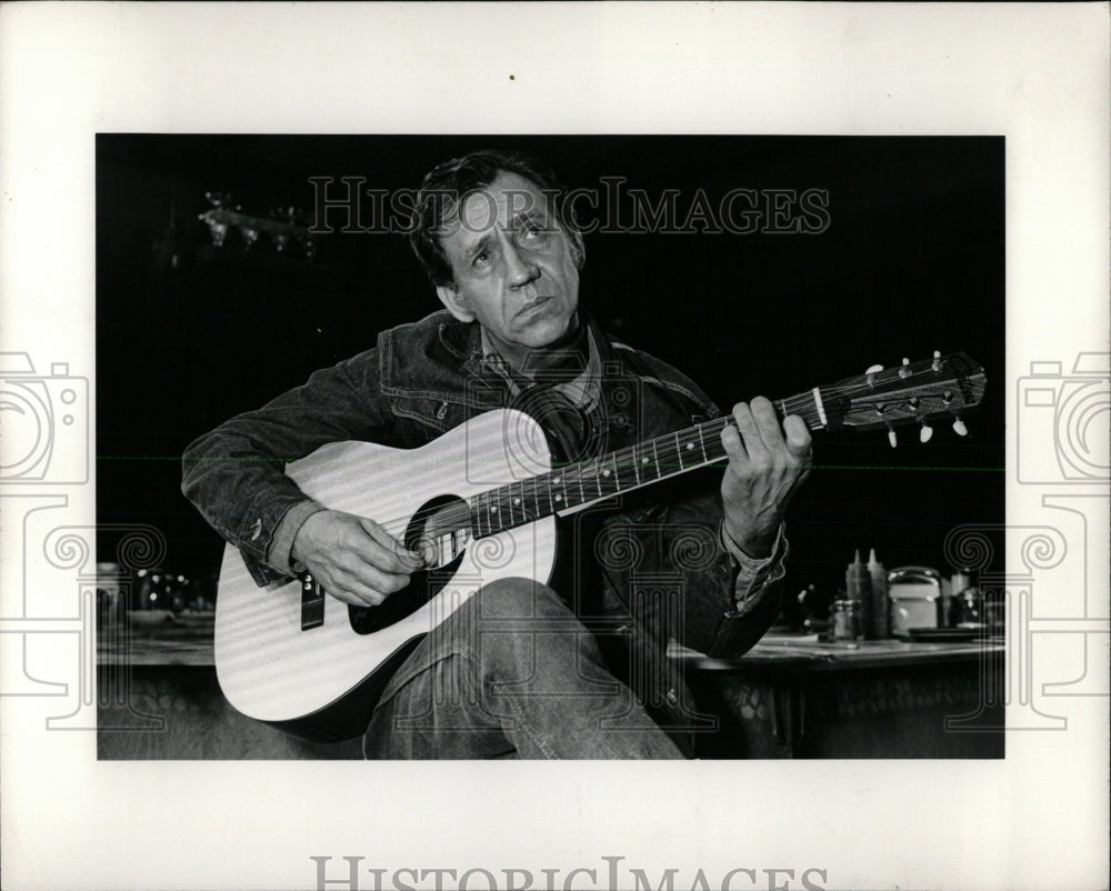 1973 Press Photo George Womack Ivanhoe Theater - RRW62493 - Historic Images