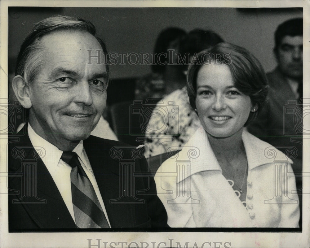 1976 Press Photo Wood Sworn In As Appeals Judge - RRW62499 - Historic Images