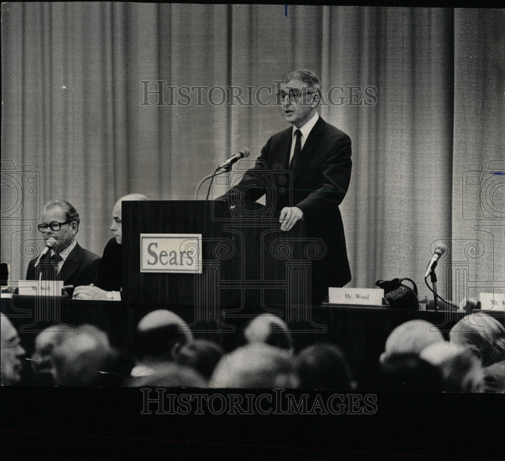 1975 Press Photo Sears Chairman Arthur Wood Swift - RRW62521 - Historic Images