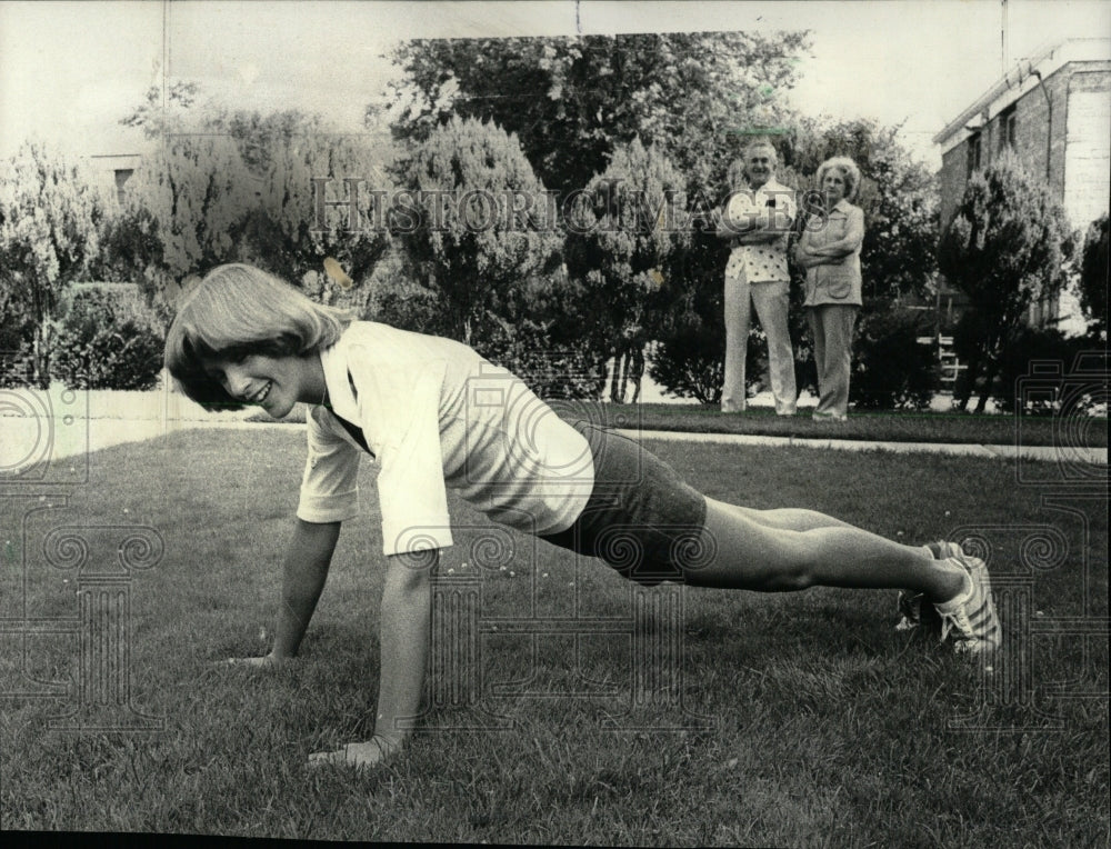 1977 Press Photo Woman Cadet Mary Jo Wier Push Up - RRW62527 - Historic Images