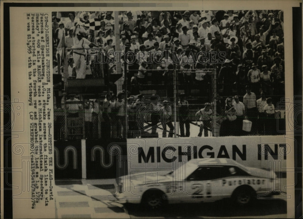 1976 Press Photo Pearson wins NASCAR race Michigan - RRW62699 - Historic Images