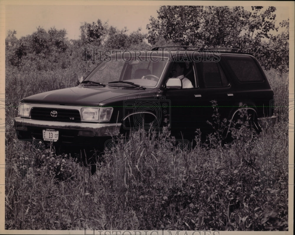 1995 Press Photo Four Wheel Drive Vehicles Offer Alot - RRW62825 - Historic Images