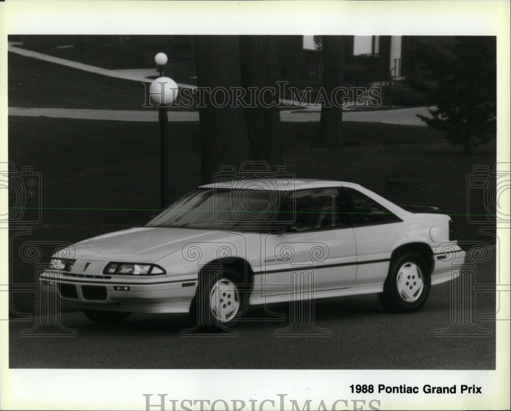 1988 Press Photo Pontiac Grand Prix coupe - RRW62963 - Historic Images