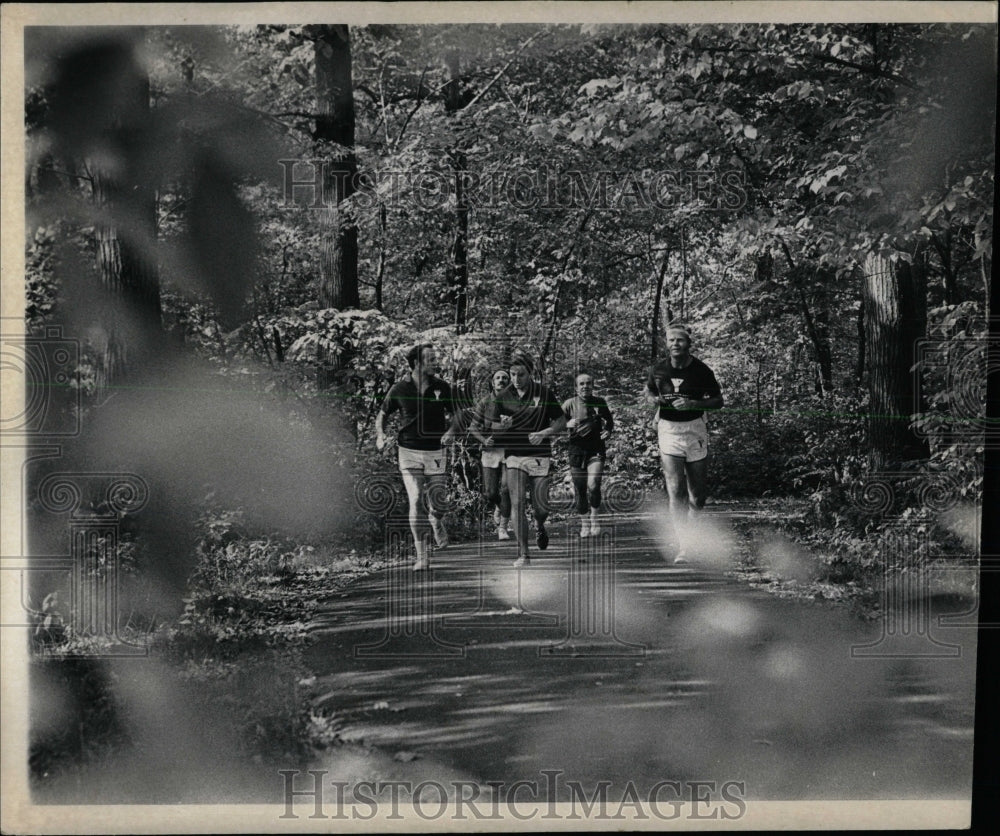 1971 Press Photo Group Jogging Billy Caldwell Woods - RRW63123 - Historic Images