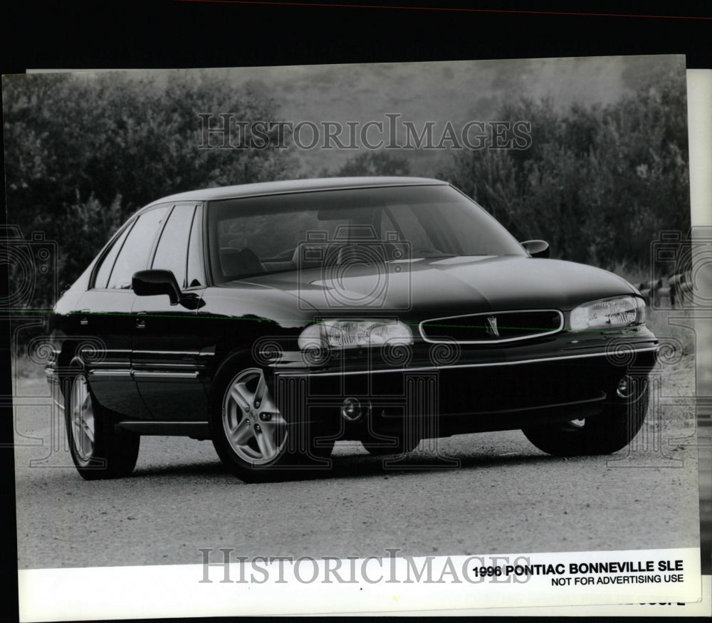 1996 Press Photo Pontiac Bonneville SLE - RRW63205 - Historic Images