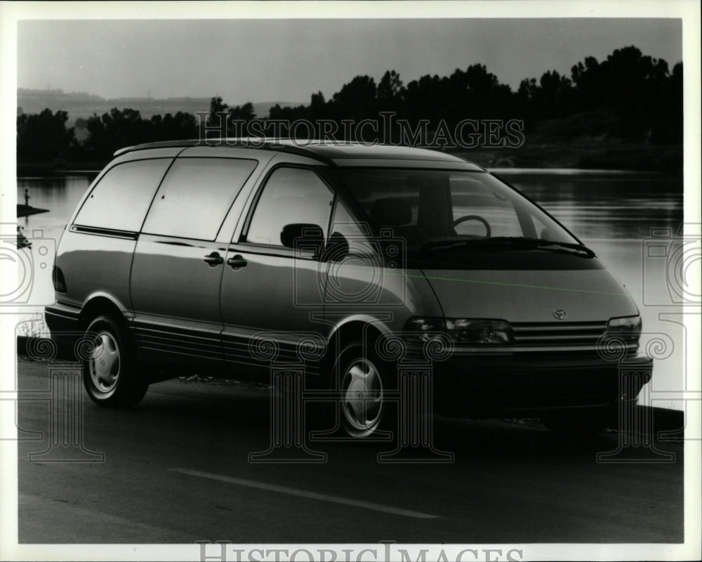 1993 Press Photo 1994 Toyota Previa LE Minivan - RRW63239 - Historic Images