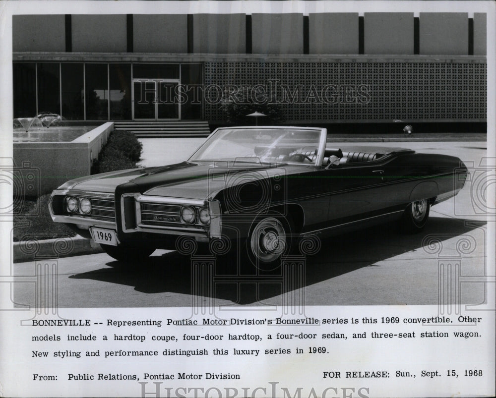 1968 Press Photo Pontiac Bonneville Convertible - RRW63279 - Historic Images