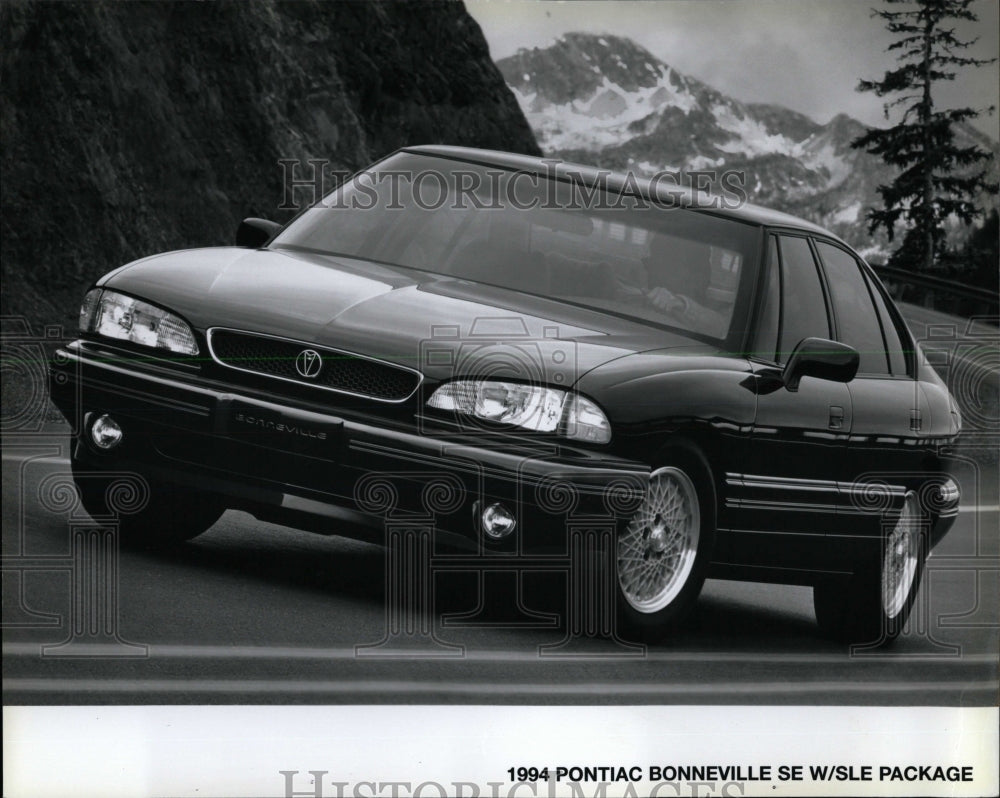 1994 Press Photo Pontiac Bonneville SE 4 Door Sedan Car - RRW63281 - Historic Images