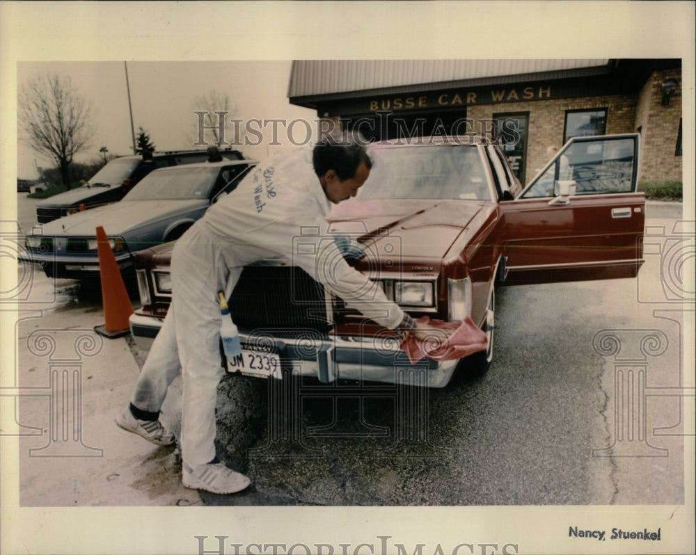 1993 Press Photo Gebreab Kokobe Car Wash Mount Propect - RRW63335 - Historic Images