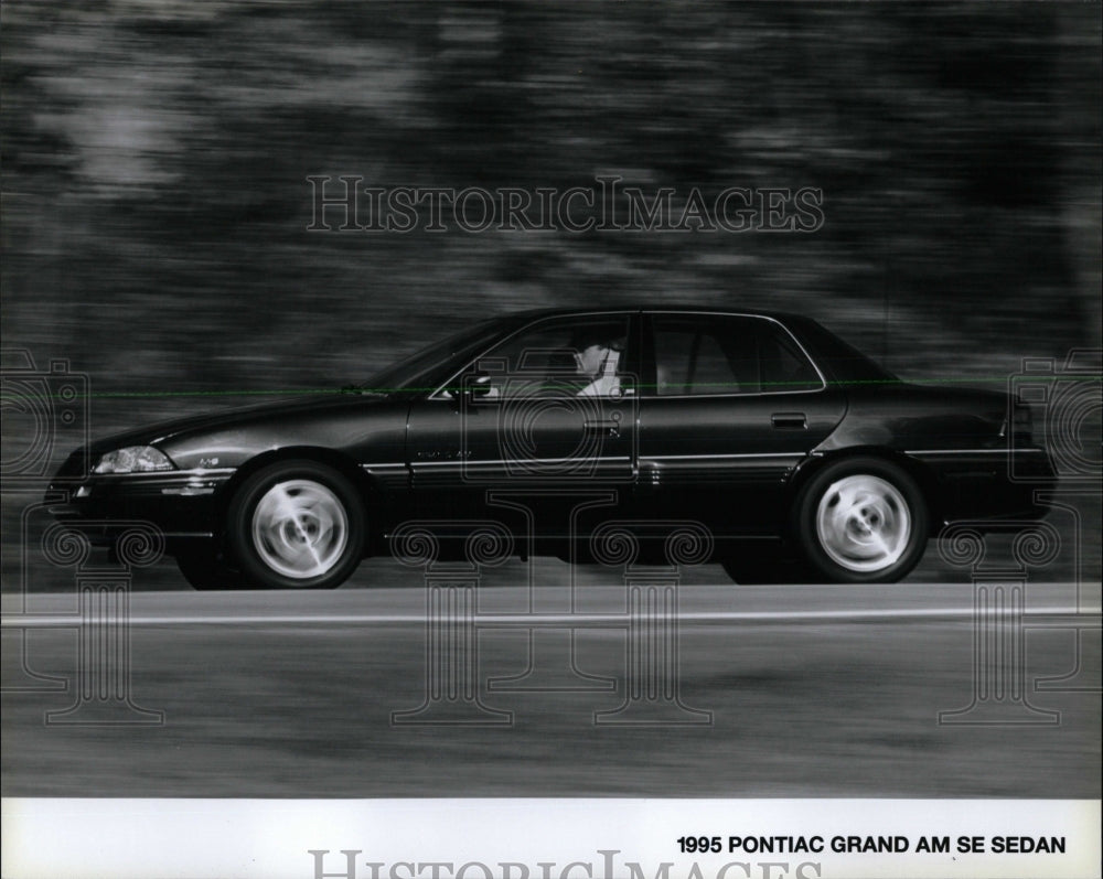 1995 Press Photo Pontiac Grand AM SE Sedan - RRW63371 - Historic Images