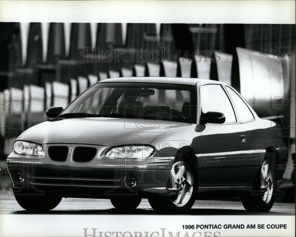 1996 Press Photo Pontiac Grand AM SE Coupe - RRW63375 - Historic Images