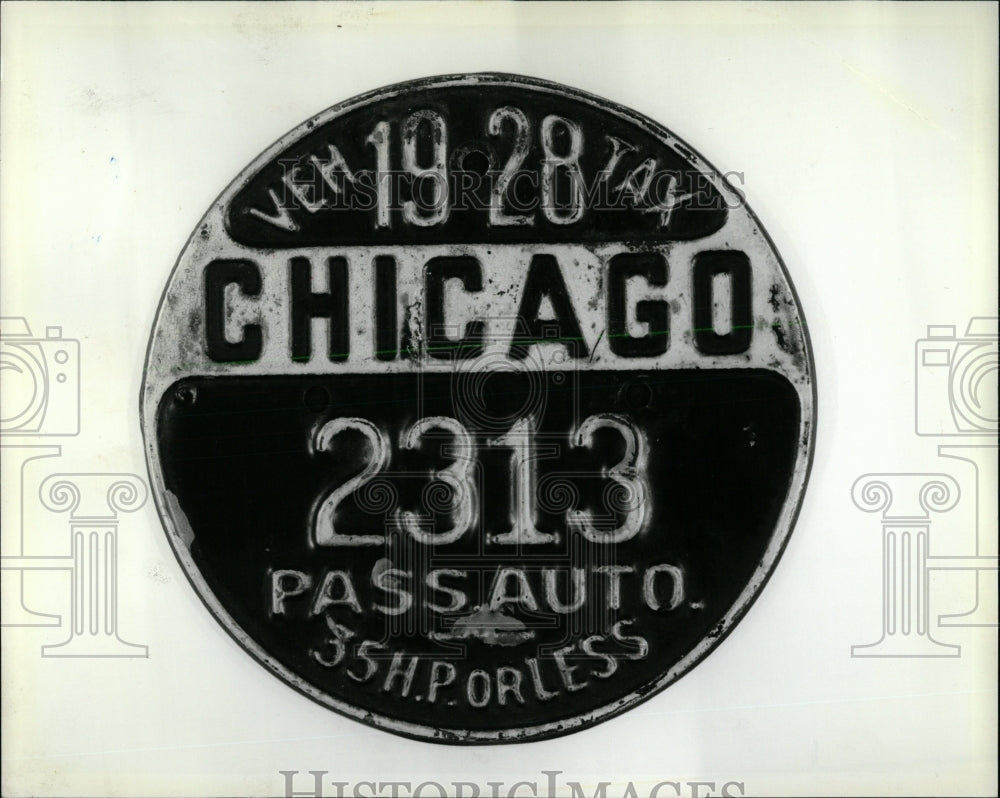 1928 Press Photo Chicago Vehicle Medallion - RRW63383 - Historic Images