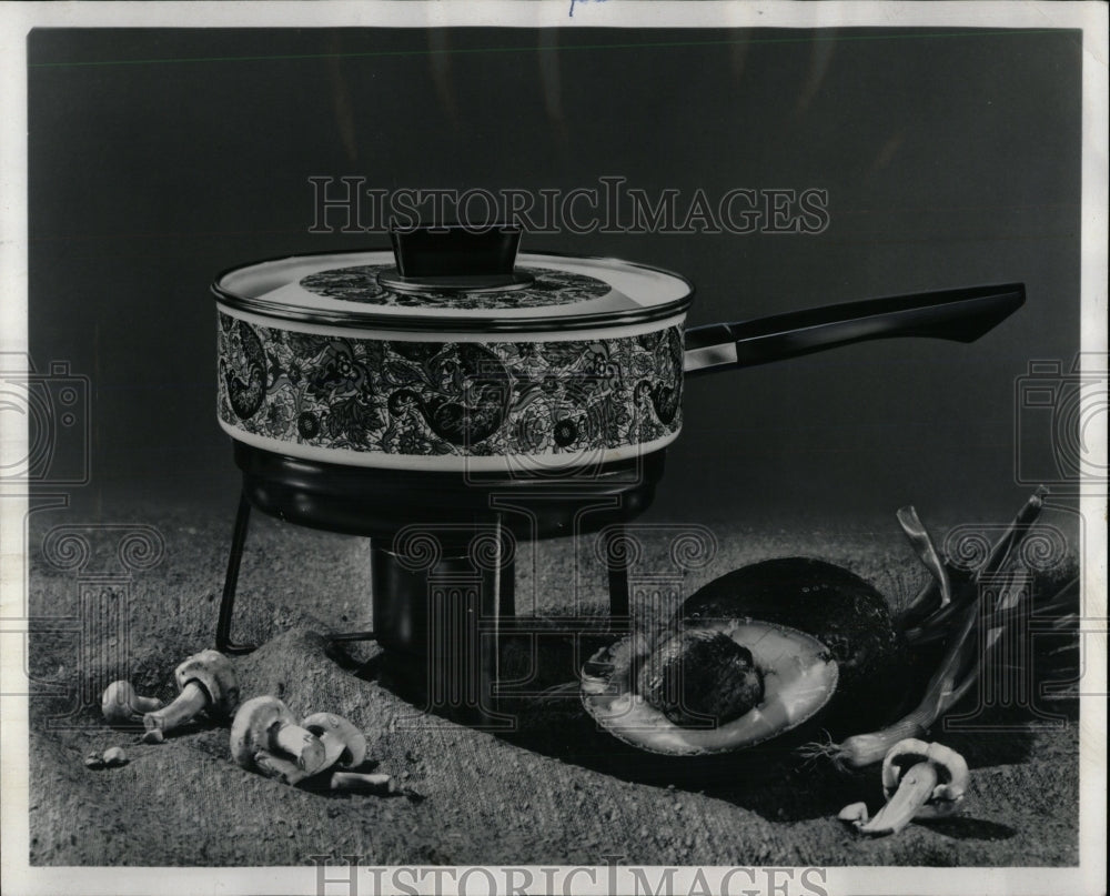 1968 Press Photo International Amphitheatre Housewares - RRW63499 - Historic Images