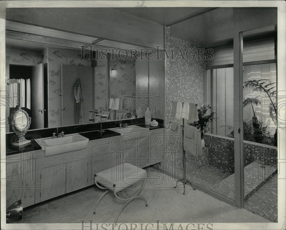 1962 Press Photo large bathroom twin lavatories tub - RRW63515 - Historic Images