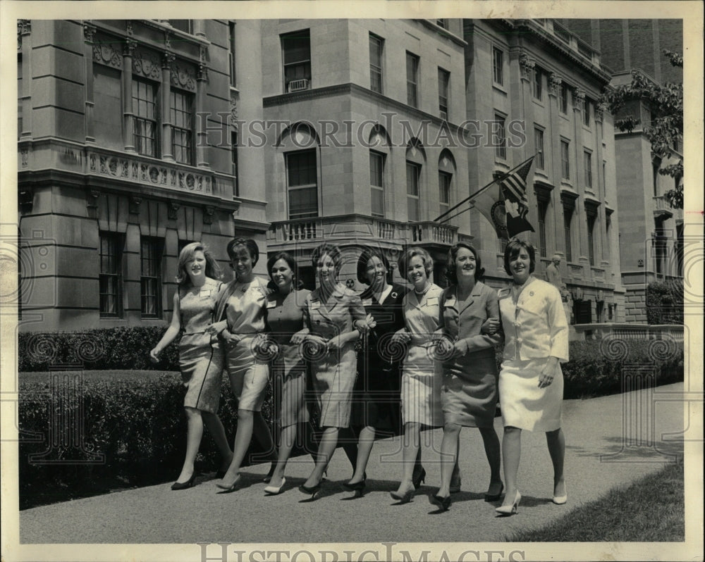 1965 Press Photo Season Debutantes Lake Shore Drive - RRW63549 - Historic Images