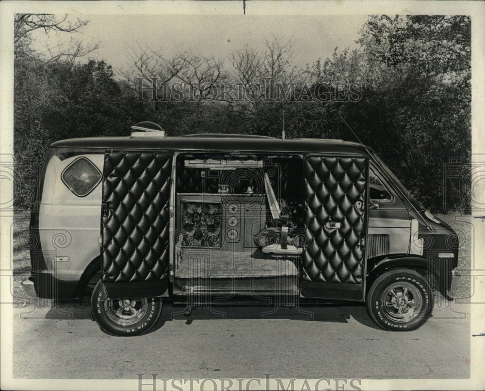 1975 Press Photo Conversion Van - RRW63555 - Historic Images