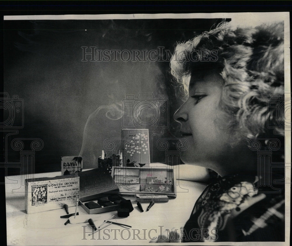 1976 Press Photo Woman Burning Incense - RRW63633 - Historic Images