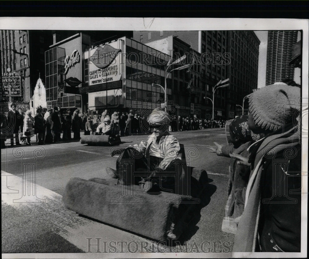 1975 Press Photo Shrine Circus Medinah Parade - RRW63651 - Historic Images