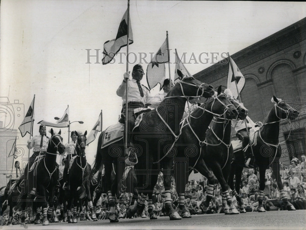 1968 Press Photo parade without horses Several Shrine - RRW63673 - Historic Images