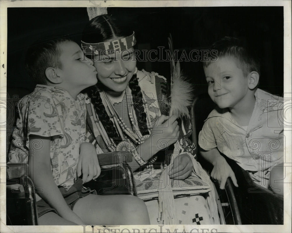 1955 Press Photo Woman Plays With Children At Hospital - RRW63713 - Historic Images