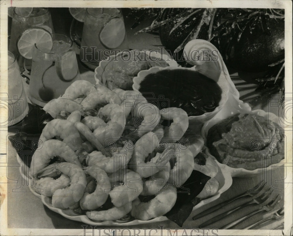 1965 Press Photo Relax lime cocktails party shrimp - RRW63733 - Historic Images