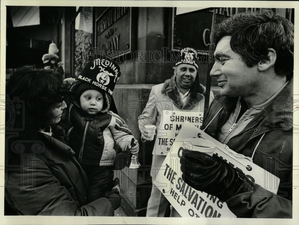 1981 Press Photo Shriners ringing bells Salvation Army - RRW63763 - Historic Images