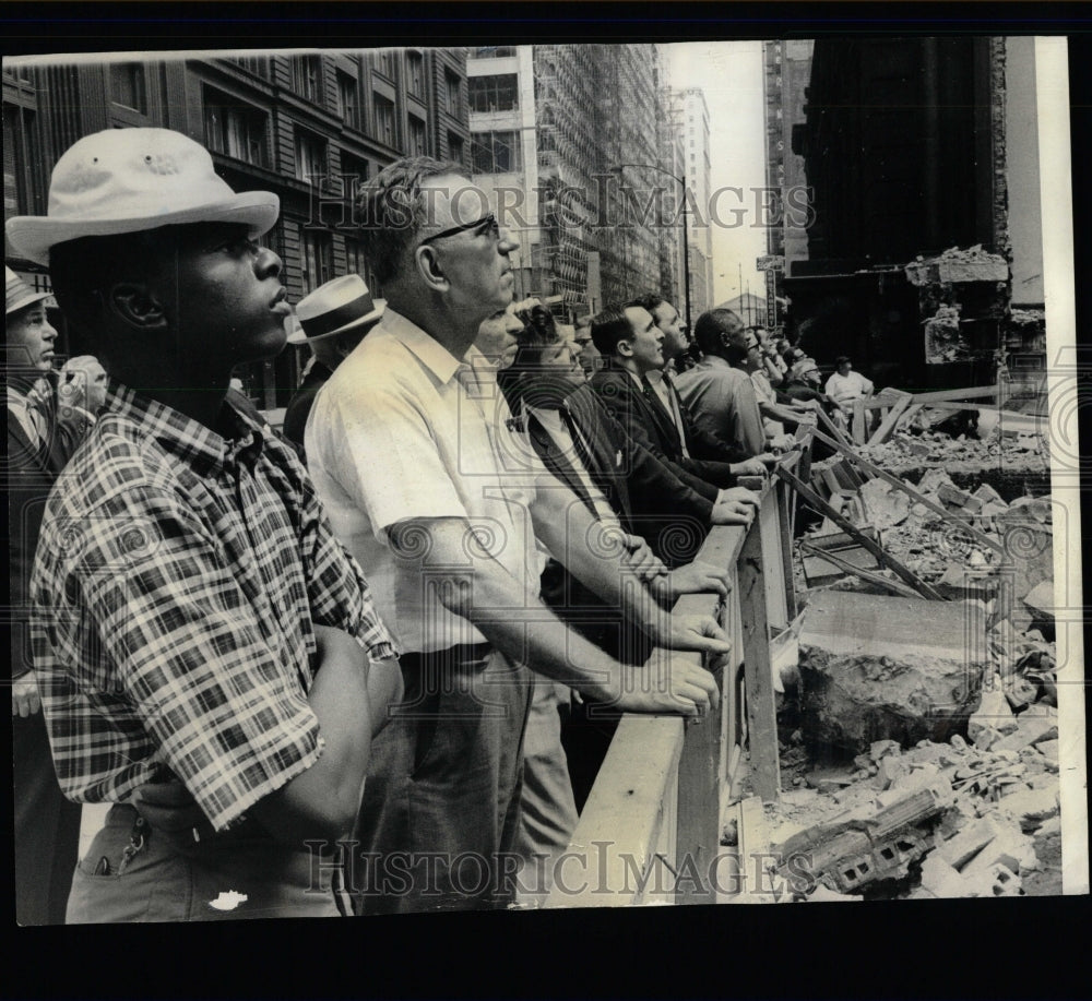 1965 Press Photo Candle people watching Building - RRW63929 - Historic Images