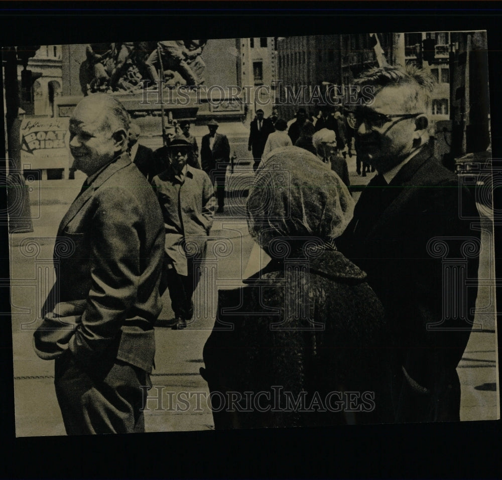 1970 Press Photo Public Reacts To Changes In Dow Jones - RRW64013 - Historic Images