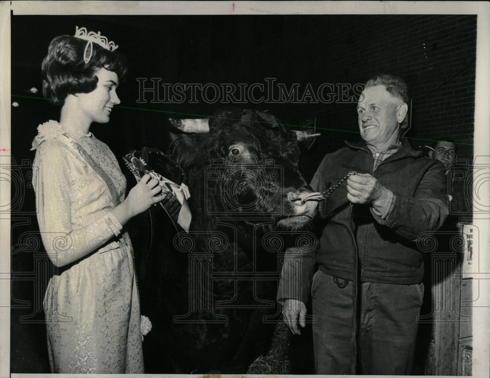 1963 Press Photo Becky Stoll Present Fletcher Stanley - RRW64027 - Historic Images