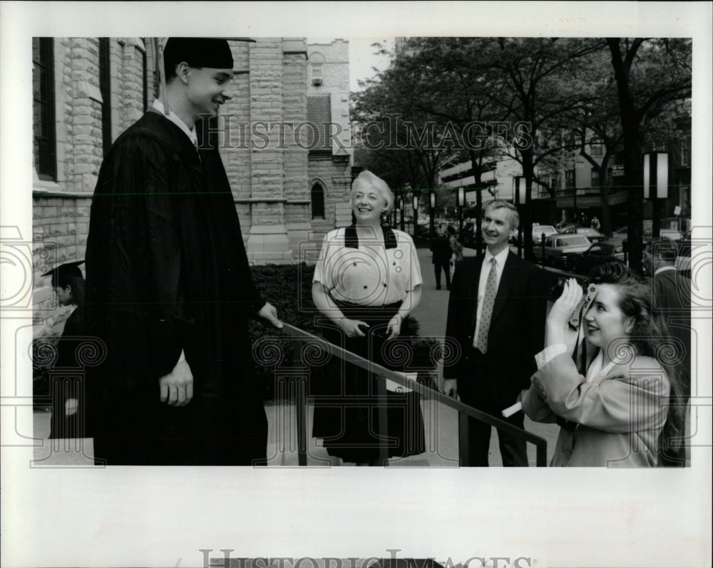 1991 Press Photo Peter Hills Loyola University - RRW64067 - Historic Images