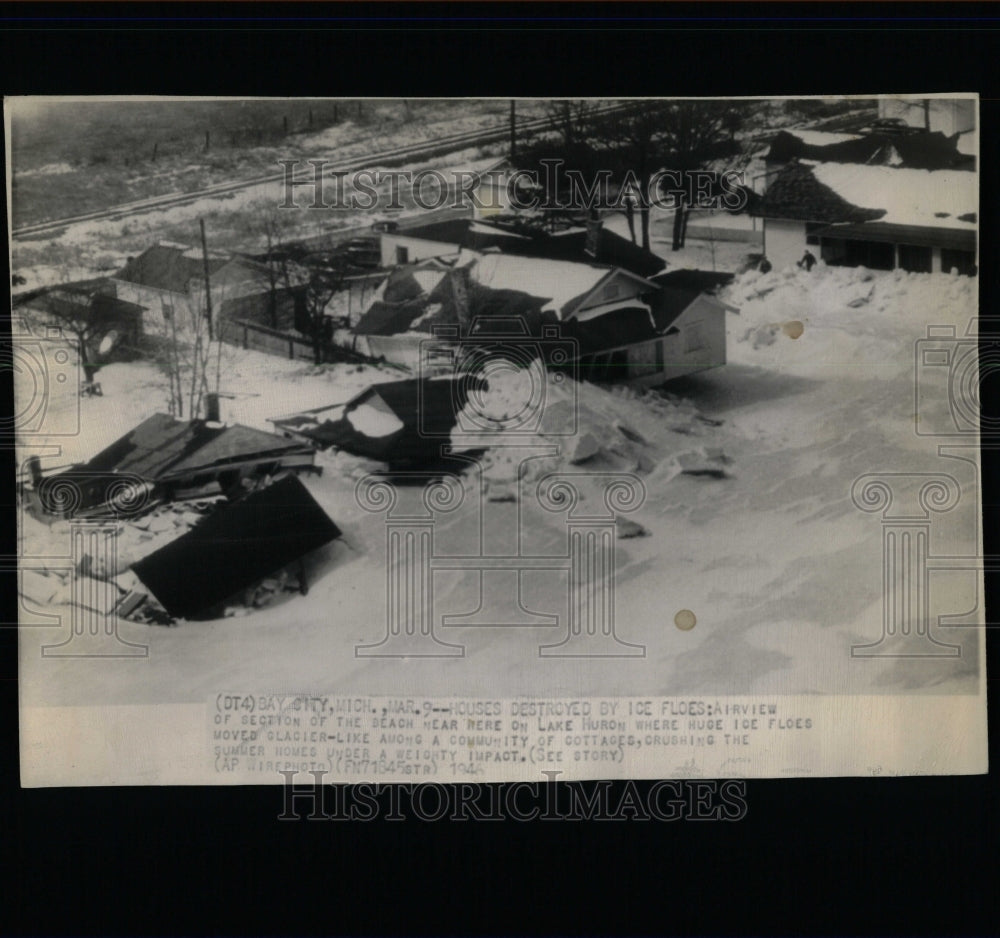 1946 Press Photo Lake Huron Ice Destroys Cottages - RRW64133 - Historic Images