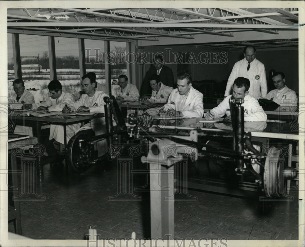 1959 Press Photo Mechanics Import Motors Chicago - RRW64143 - Historic Images