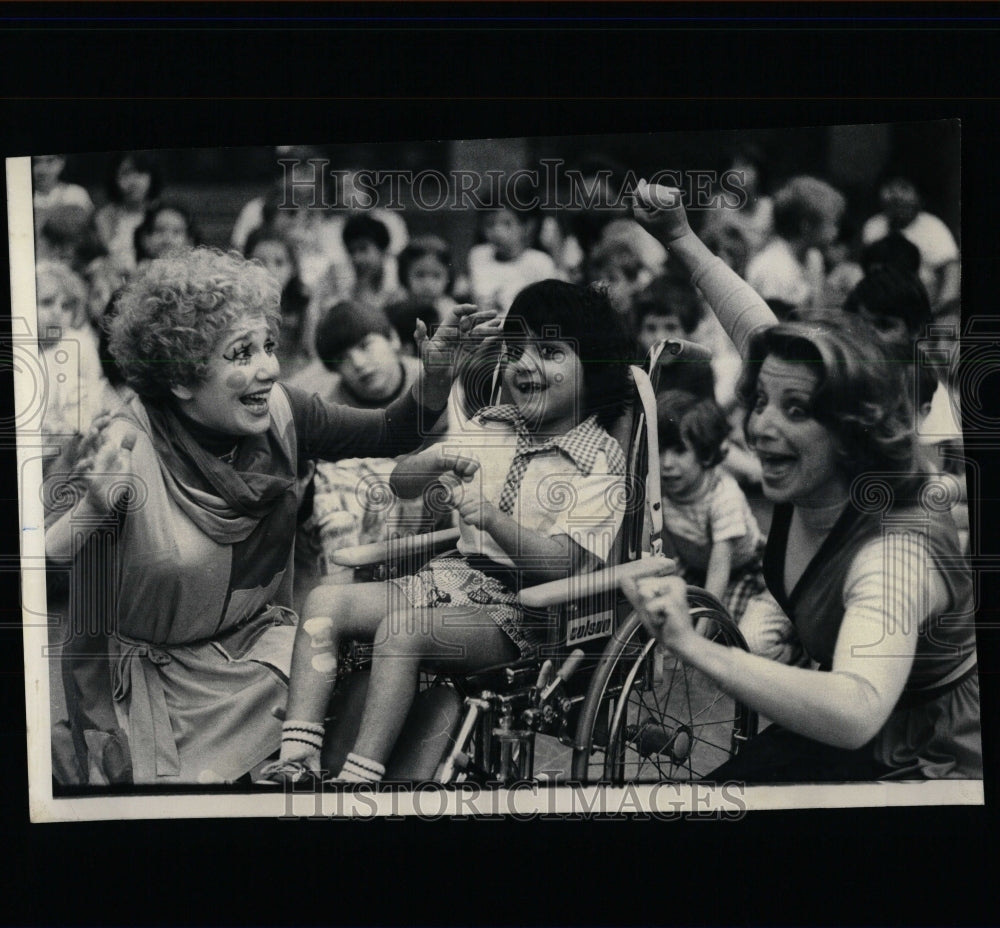 1977 Press Photo Imagination Theater Entertains Kids - RRW64149 - Historic Images