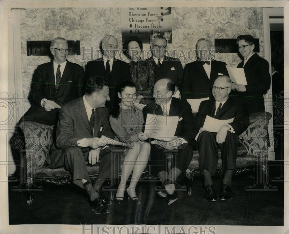 1960 Press Photo Immigrants Service League - RRW64155 - Historic Images