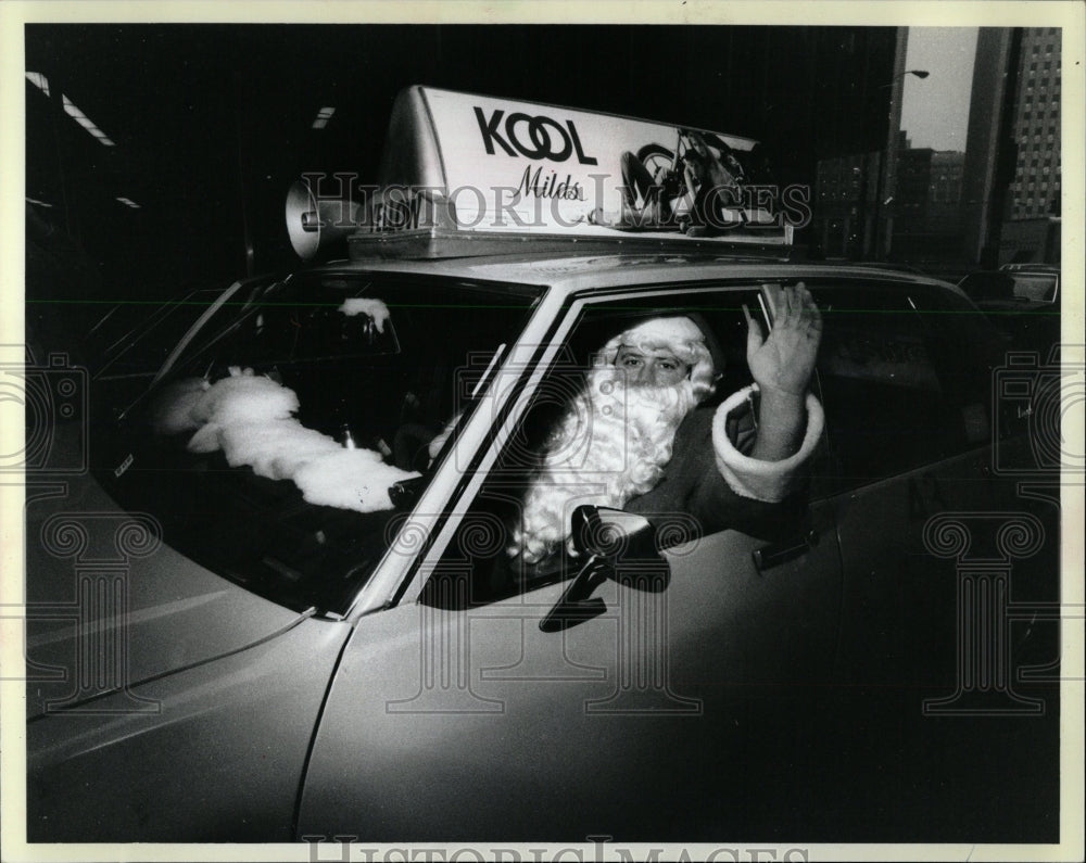 1986 Press Photo Cabbies Santa Roger McNair - RRW64195 - Historic Images