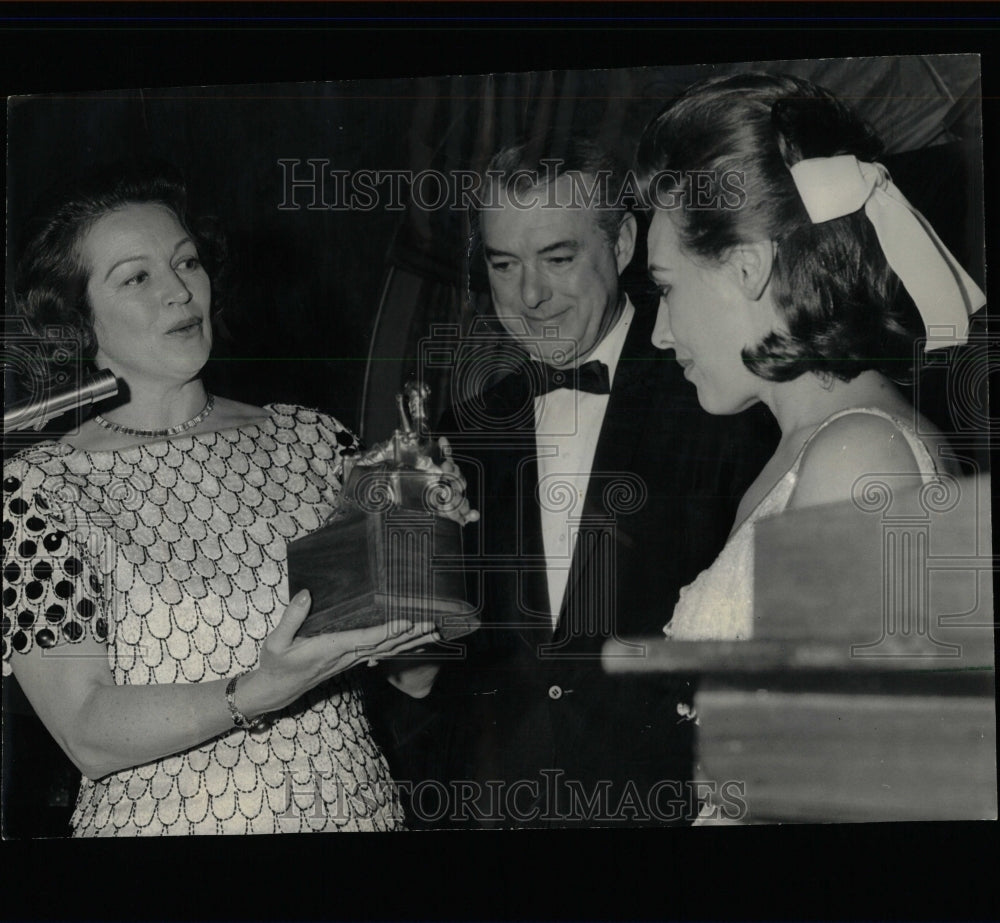 1967 Press Photo Anne Rogers Arthur Appleton Pat Hoy - RRW64229 - Historic Images