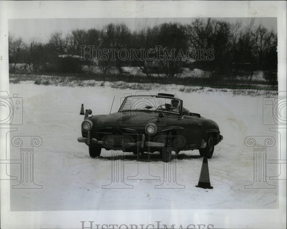 1968 Press Photo Car On Ice Indiana Winter Carnival - RRW64283 - Historic Images