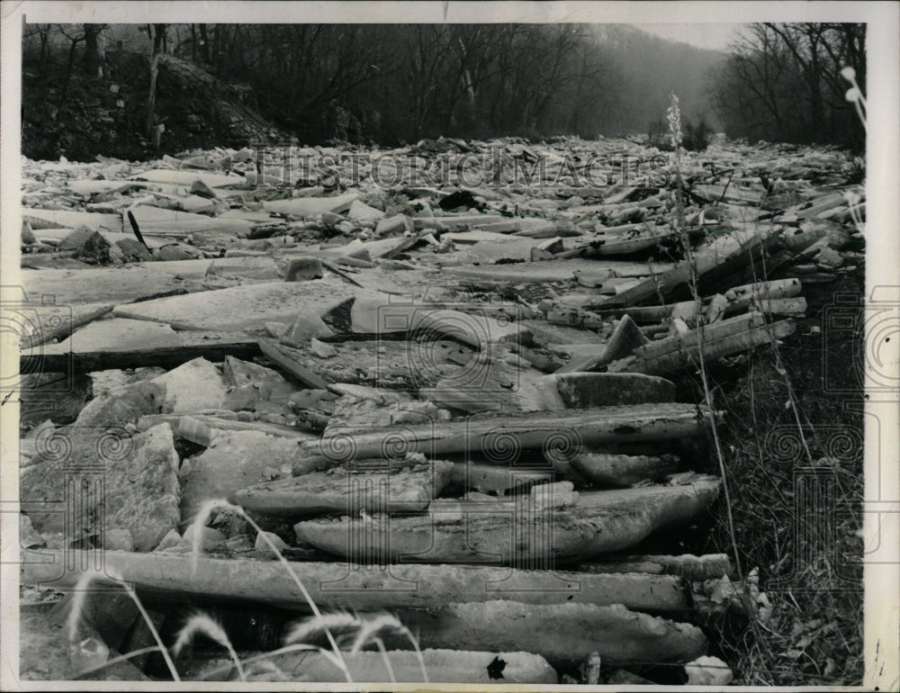 1965 Press Photo Ice Covel Creek Ottawa - RRW64325 - Historic Images