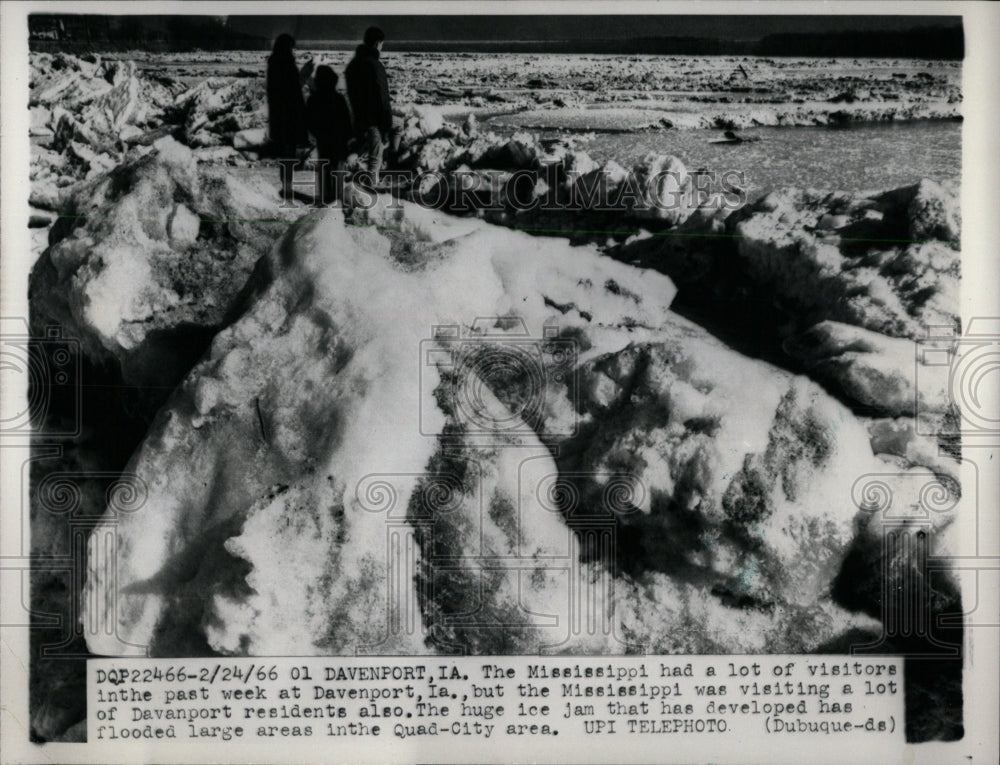 1966 Press Photo Ice Mississippi River Davenport Flood - RRW64341 - Historic Images