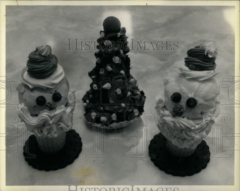 1984 Press Photo ice cream cones for Christmas - RRW64397 - Historic Images