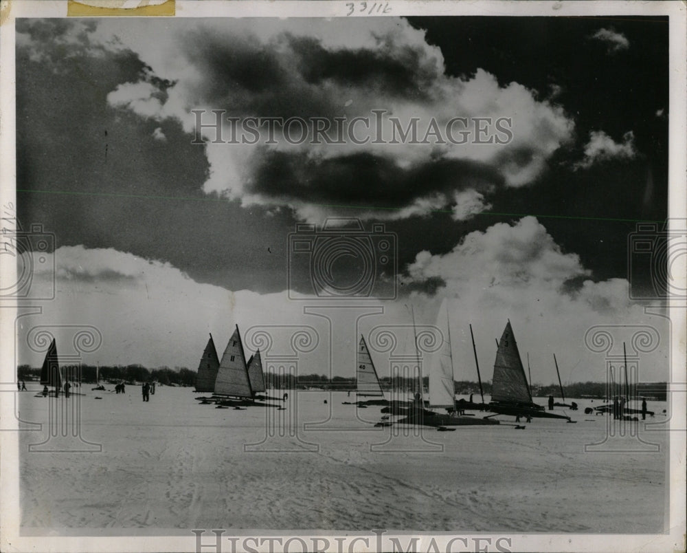 1960 Press Photo Ice Lake Sailing Chicago Area - RRW64417 - Historic Images