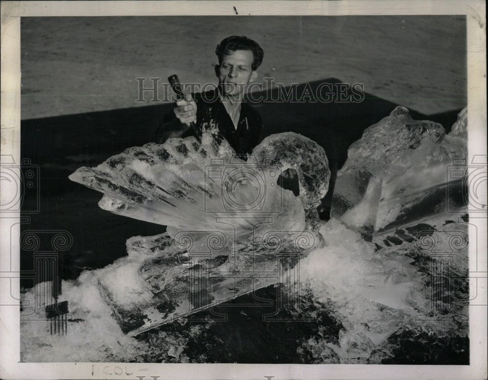 1946 Press Photo Thomas Sherbloom Ice Sculptor - RRW64451 - Historic Images